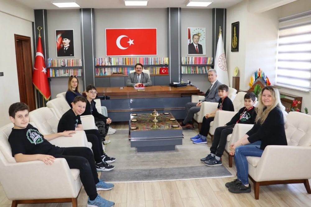 Satran� �ampiyonlar�m�z �l Milli E�itim M�d�rl���'nde